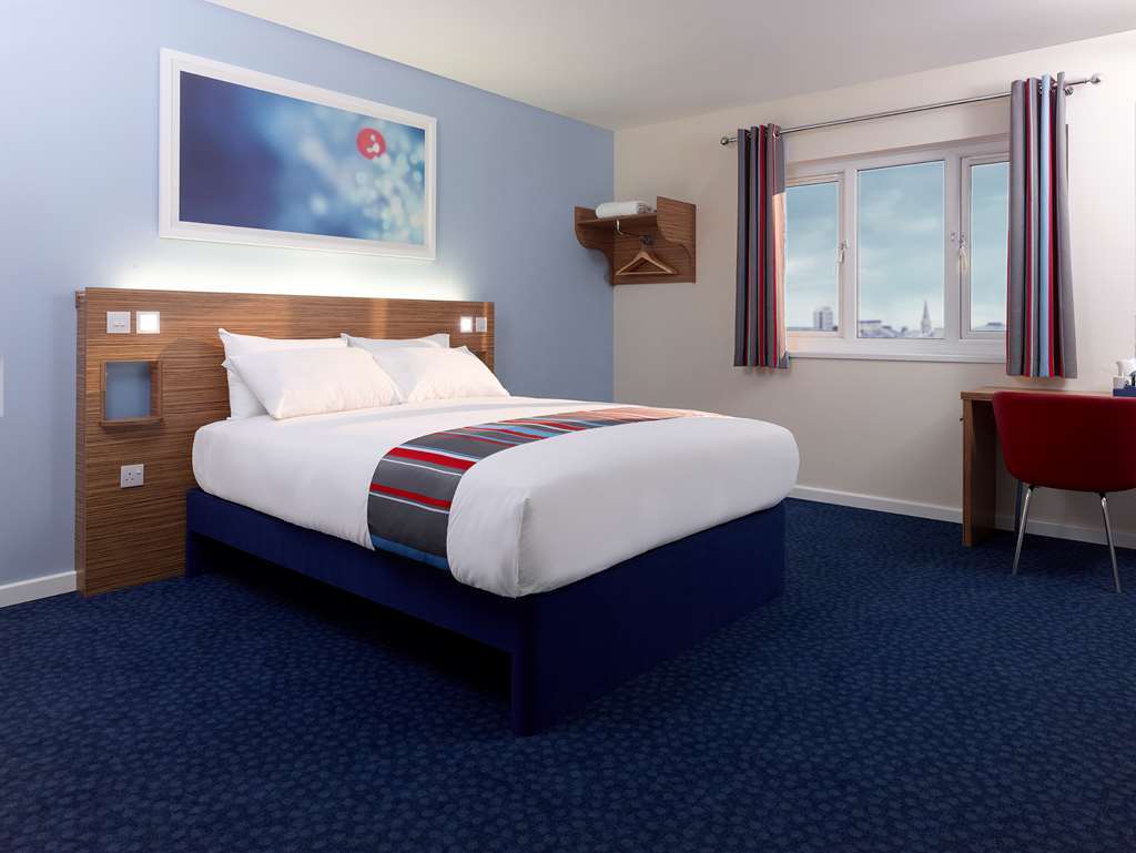 Travelodge צ'לטנהם חדר תמונה