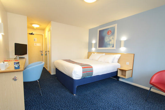 Travelodge צ'לטנהם חדר תמונה
