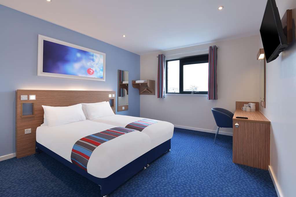 Travelodge צ'לטנהם חדר תמונה