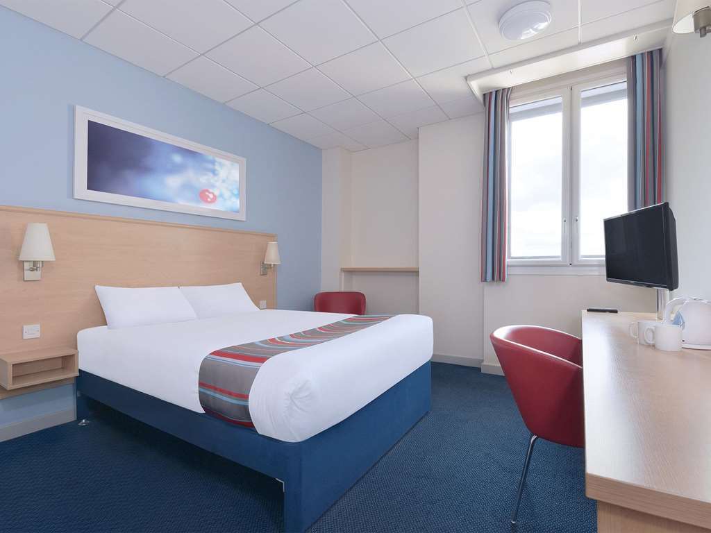 Travelodge צ'לטנהם חדר תמונה