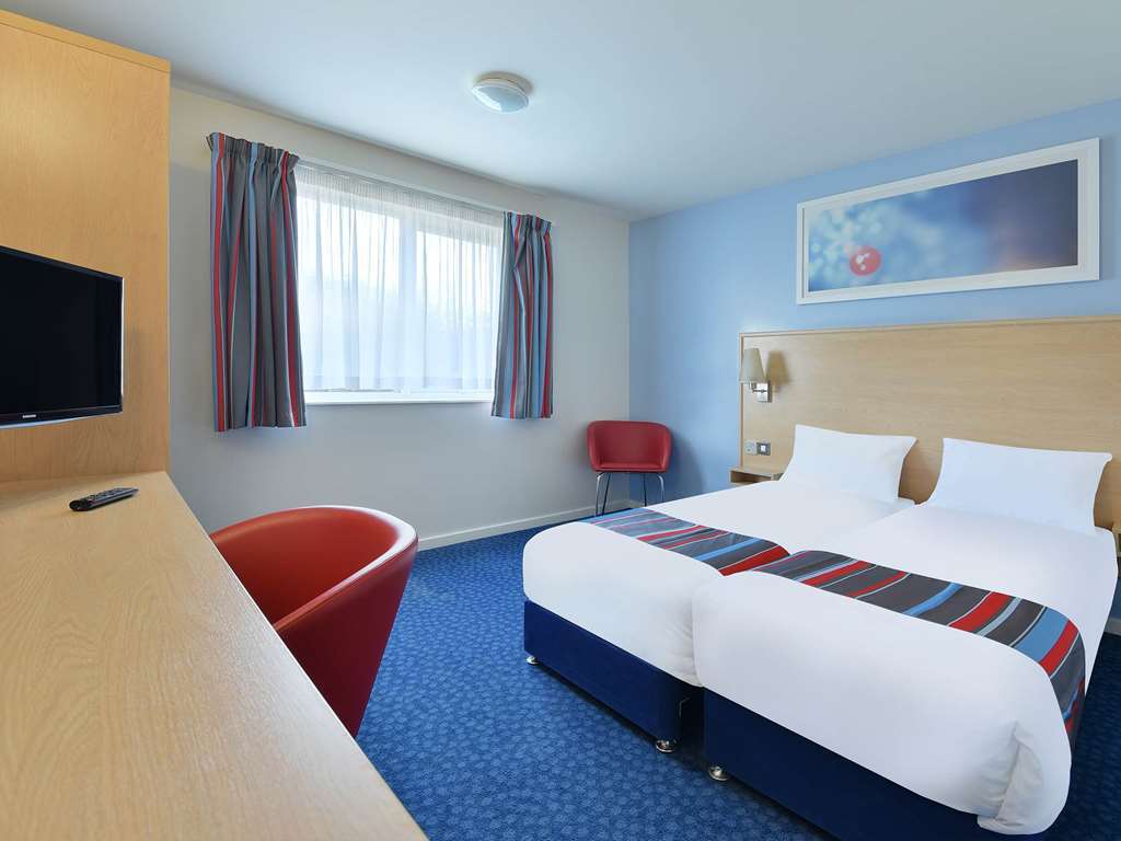 Travelodge צ'לטנהם חדר תמונה